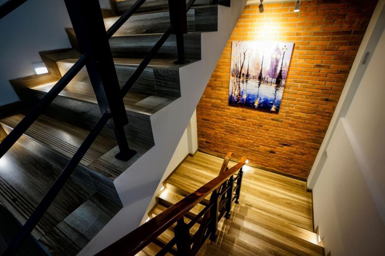 Kaloka Airport Hotel Sumbawa Besar Экстерьер фото