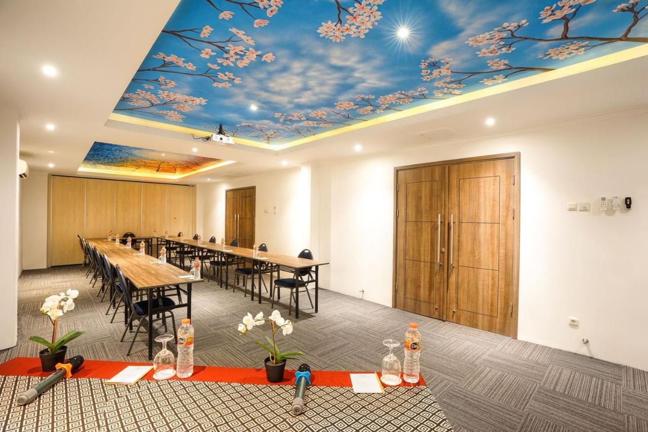 Kaloka Airport Hotel Sumbawa Besar Экстерьер фото