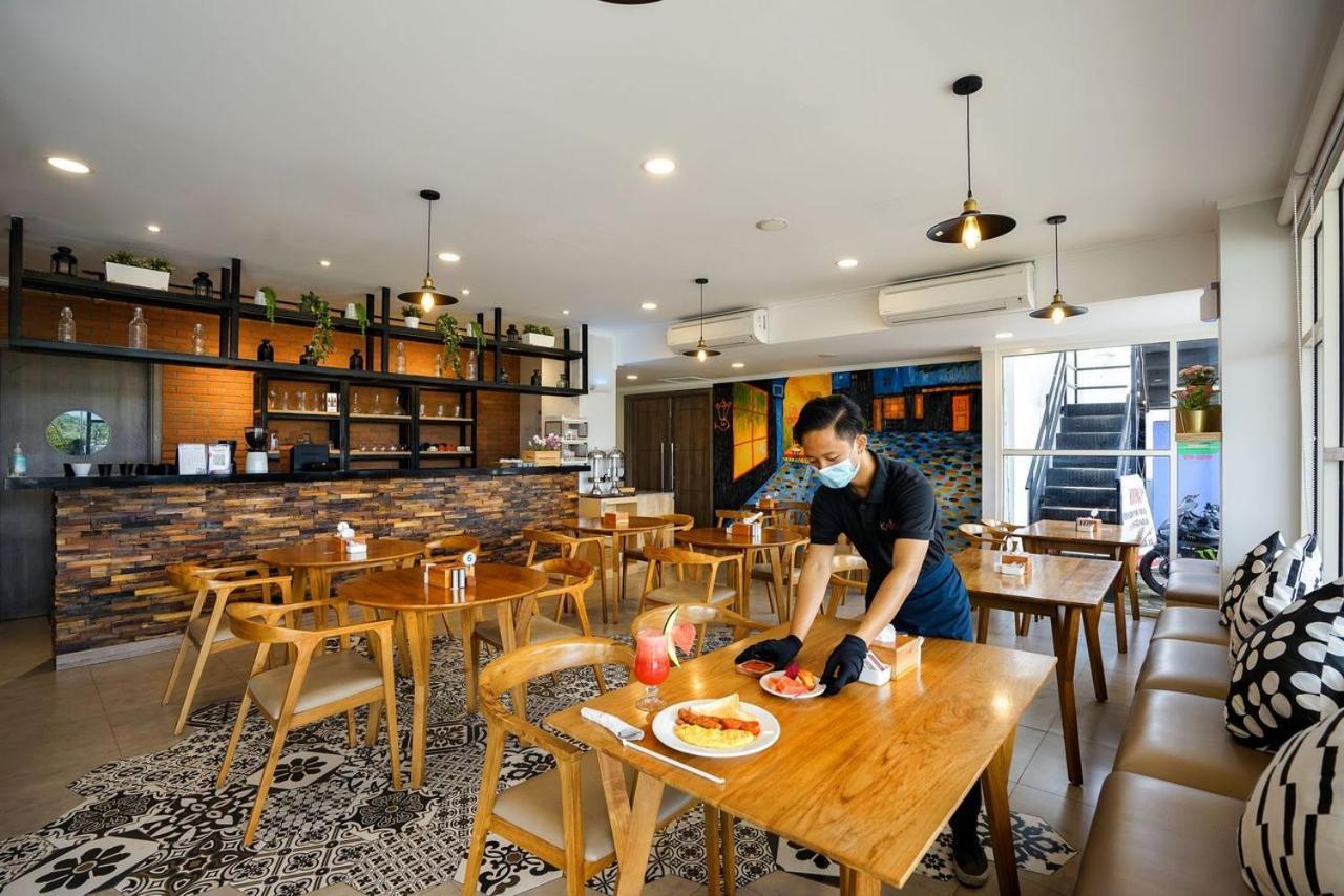 Kaloka Airport Hotel Sumbawa Besar Экстерьер фото