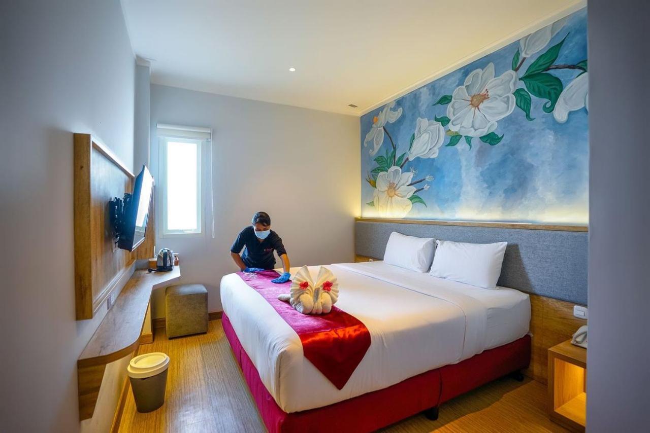 Kaloka Airport Hotel Sumbawa Besar Экстерьер фото