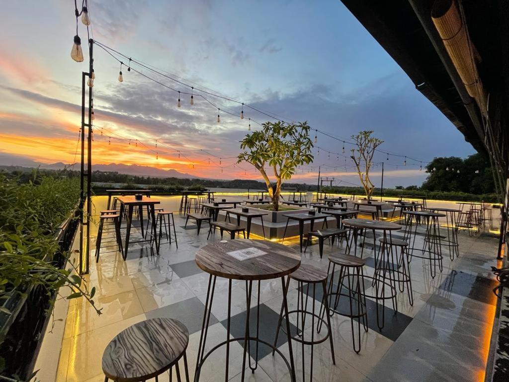 Kaloka Airport Hotel Sumbawa Besar Экстерьер фото