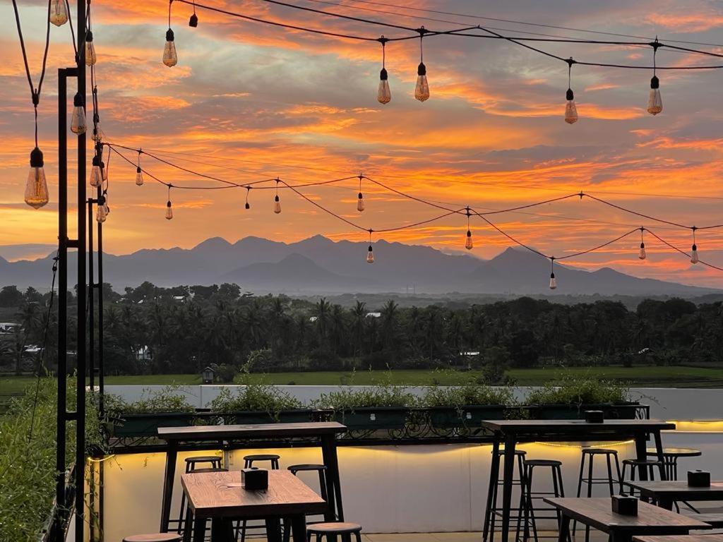 Kaloka Airport Hotel Sumbawa Besar Экстерьер фото