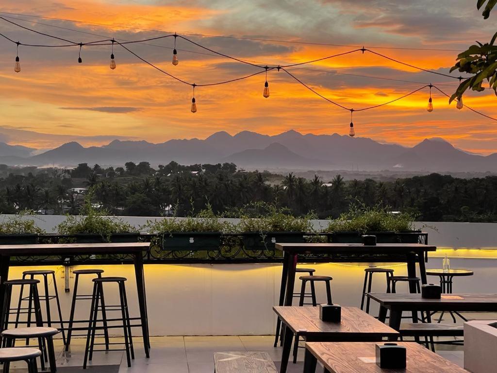 Kaloka Airport Hotel Sumbawa Besar Экстерьер фото