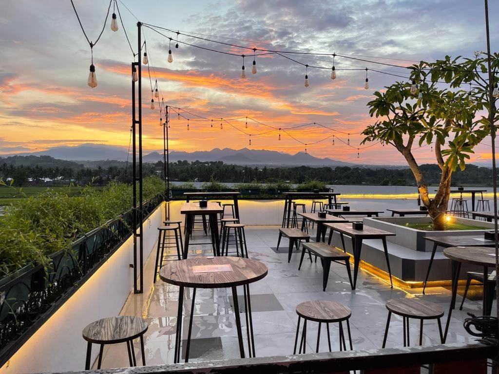 Kaloka Airport Hotel Sumbawa Besar Экстерьер фото