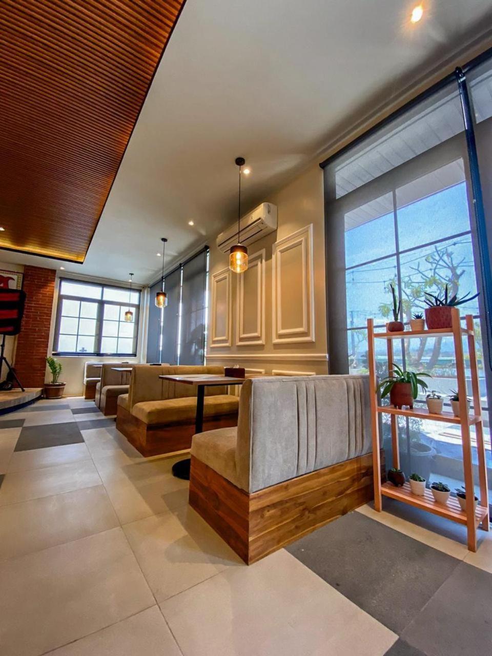 Kaloka Airport Hotel Sumbawa Besar Экстерьер фото