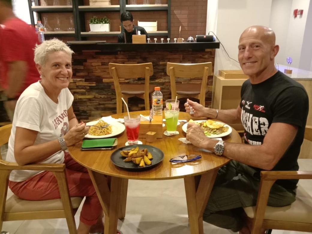 Kaloka Airport Hotel Sumbawa Besar Экстерьер фото